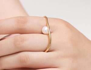 2本の指に1つの指輪をはめる ダブルフィンガー リング Double Finger Ring とは サンクイル 岐阜 オーダーメイドの結婚指輪 婚約指輪 ジュエリーリメイク