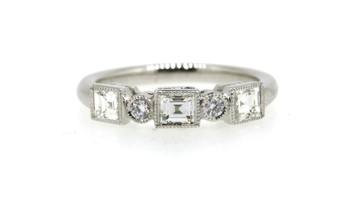 エメラルドカットダイアモンドのリングをリメイク