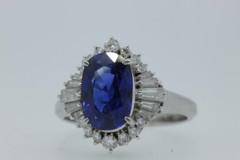 祖母の形見であるリメイク前のサファイアのリング